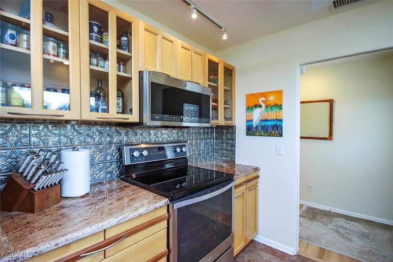 4 bedroom SingleFamilyResidence at 3284 Twin Lakes Ln, Little Lake Murex, Sanibel — photo 4