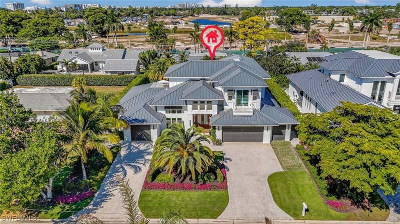 4 bedroom SingleFamilyResidence at 405 7th Ave N, Olde Naples, Naples — photo 2