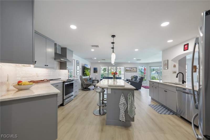 3 bedroom SingleFamilyResidence at 1264 Par View Dr, Beachview Country Club Estates, Sanibel — photo 5