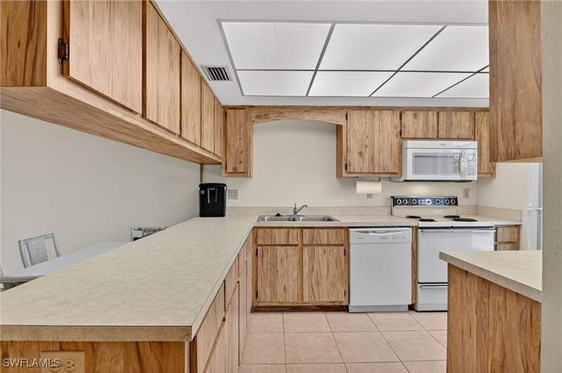 2 bedroom Condominium at 16031 Dublin Cir 204, Sanibel Way Condo, Fort Myers — photo 4