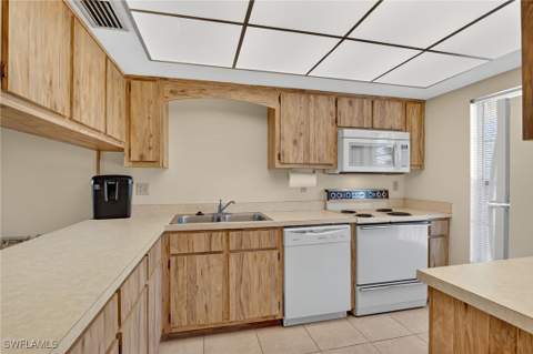 16031 Dublin Cir 204, Fort Myers FL - photo 6 of 28