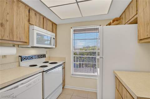 16031 Dublin Cir 204, Fort Myers FL - photo 7 of 28