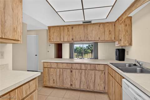 16031 Dublin Cir 204, Fort Myers FL - photo 8 of 28