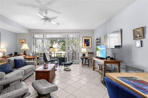 5733 Cove Cir, Naples FL - photo 10 of 32