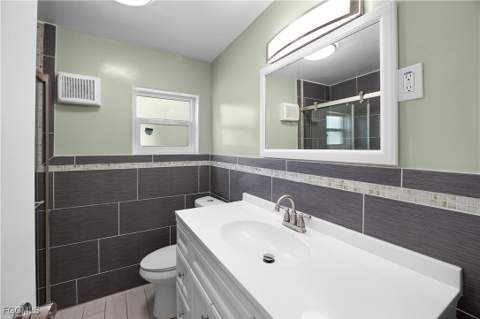 275 Lakeview Dr, North Fort Myers FL - photo 10 of 15