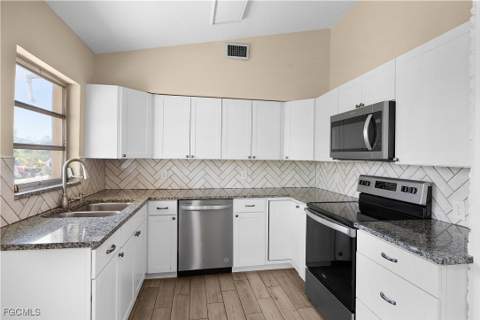 275 Lakeview Dr, North Fort Myers FL - photo 8 of 15