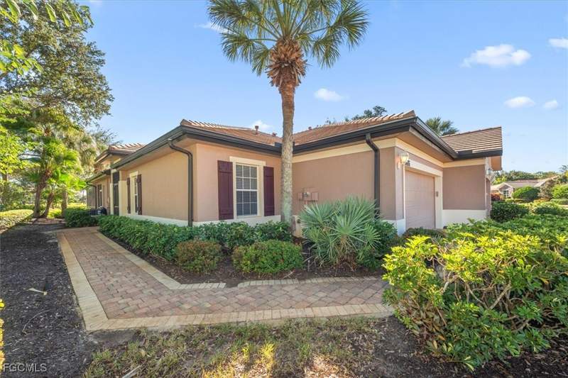 2 bedroom Attached at 10616 Vicenza Ct, Vicenza, Fort Myers — photo 5