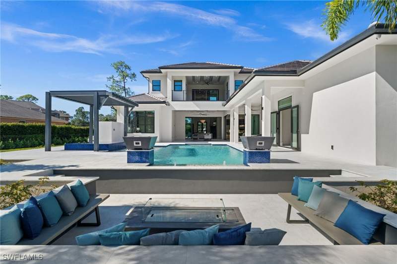 6 bedroom SingleFamilyResidence at 2272 Oakes Blvd, Oakes Estates, Naples — photo 3