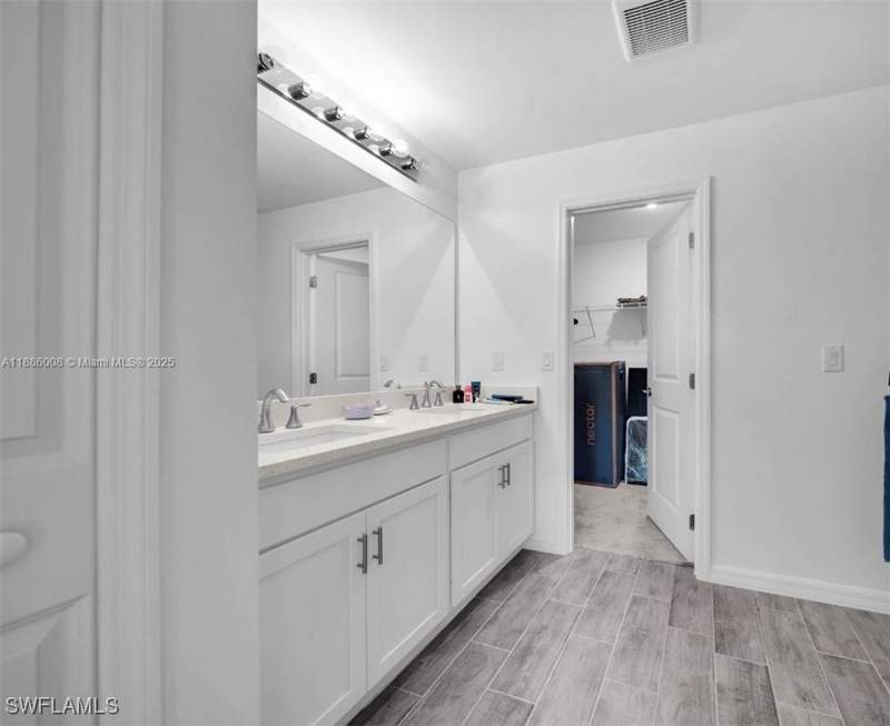 3 bedroom SingleFamilyResidence at 4217 NE 23rd Pl, Cape Coral, Cape Coral — photo 2