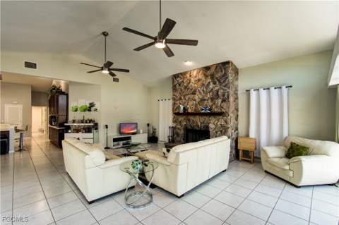 4332 Country Club Blvd, Cape Coral FL - photo 14 of 45