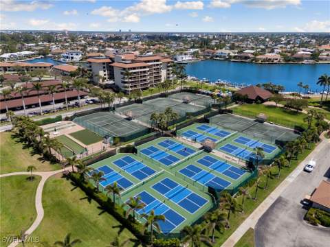 320 Seaview Ct 709, Marco Island FL - photo 23 of 34