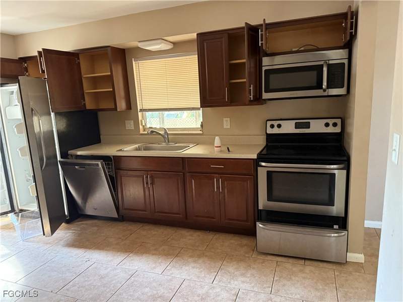 3 bedroom SingleFamilyResidence at 326 Morgan Cir N, Lehigh Acres, Lehigh Acres — photo 2