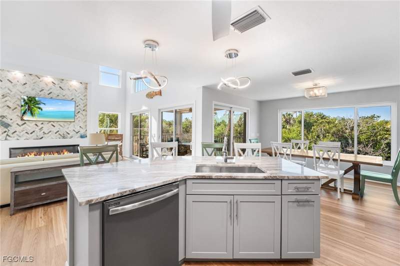 3 bedroom SingleFamilyResidence at 241 Violet Dr, Long Acre Lake, Sanibel — photo 3