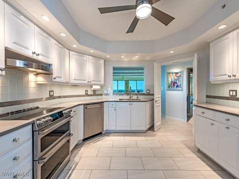 7515 Pelican Bay Blvd 9C, Naples FL - photo 10 of 47