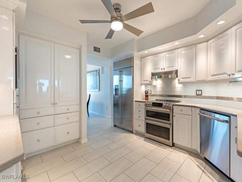 7515 Pelican Bay Blvd 9C, Naples FL - photo 11 of 47