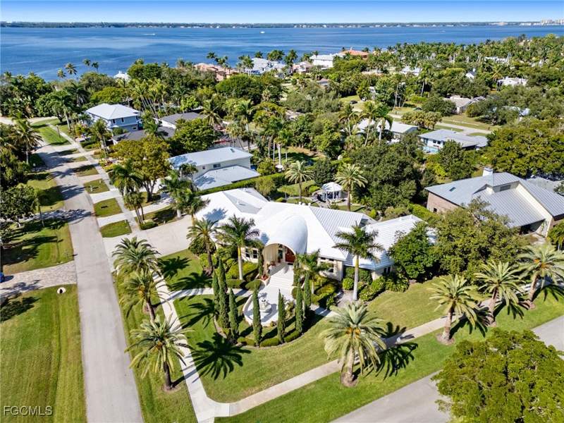 4 bedroom SingleFamilyResidence at 1299 Plumosa Dr, Riverside, Fort Myers — photo 4
