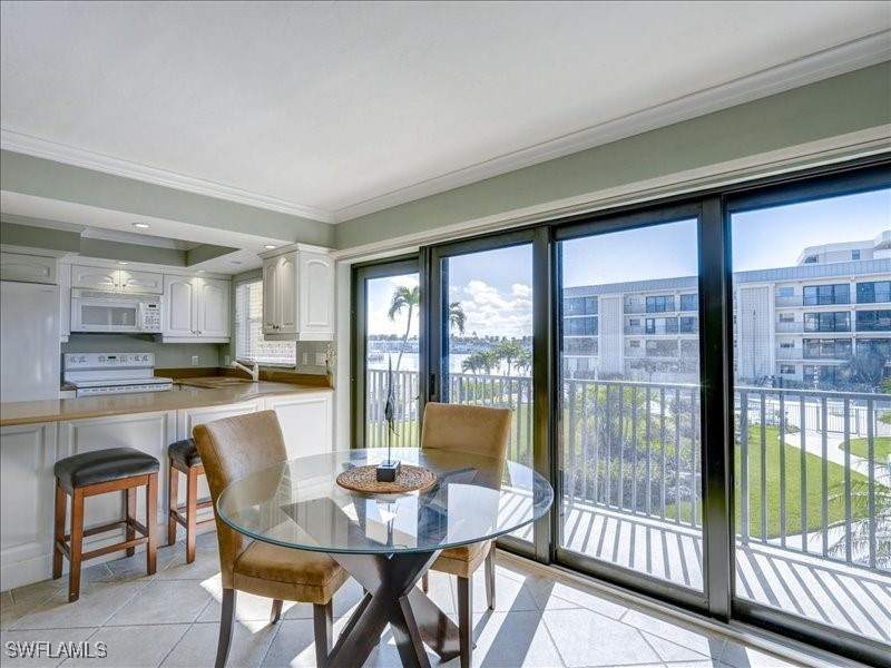 2 bedroom Condominium at 3200 Gulf Shore Blvd N 204, Coquina Club, Naples — photo 4