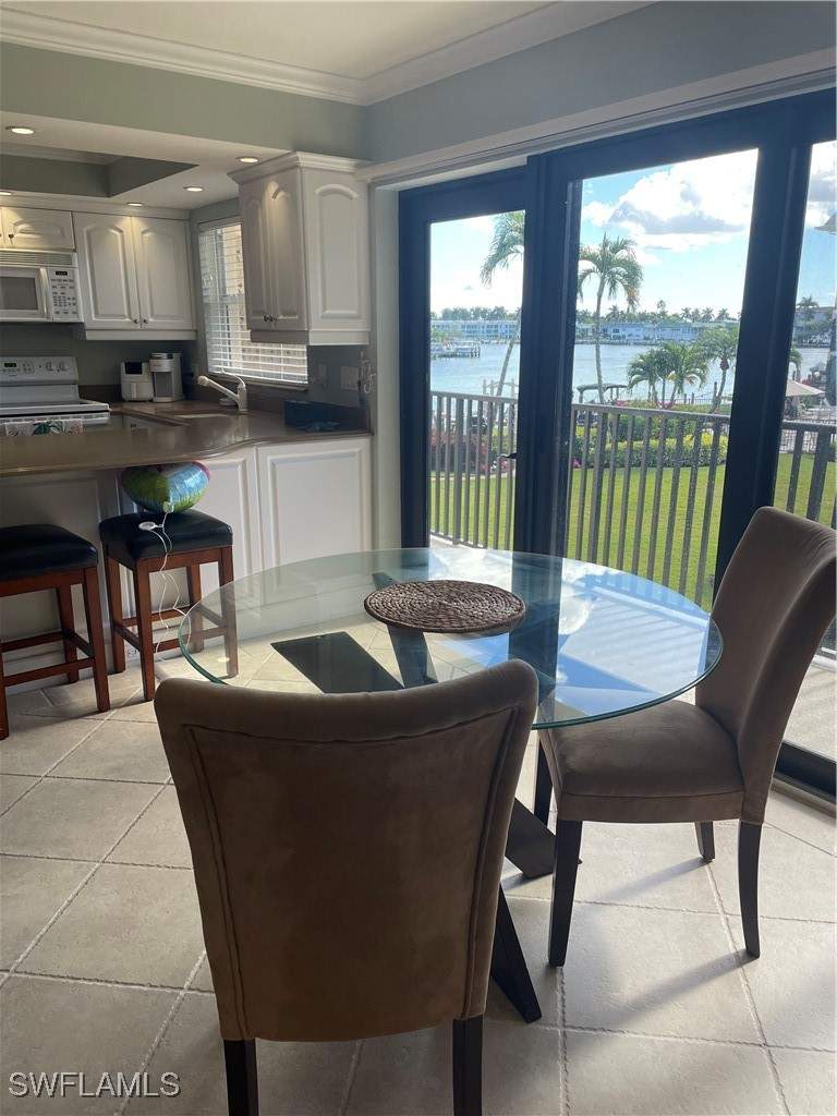 2 bedroom Condominium at 3200 Gulf Shore Blvd N 204, Coquina Club, Naples — photo 5