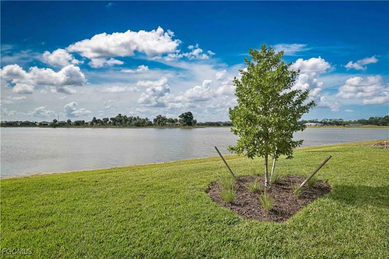 3 bedroom SingleFamilyResidence at 7394 Blue Salvia Dr, Del Webb Oak Creek, North Fort Myers — photo 3
