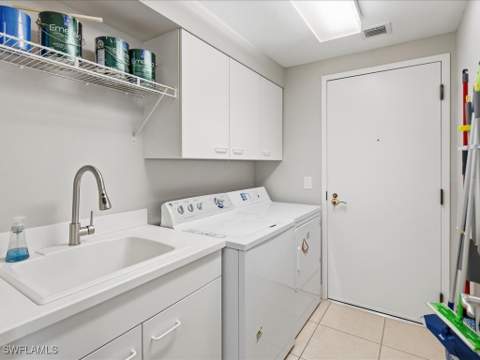 445 Cove Tower Dr 704, Naples FL - photo 21 of 33