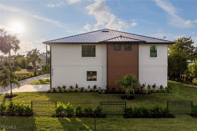 4 bedroom SingleFamilyResidence at 18190 Pioneer Rd, Fort Myers, Fort Myers — photo 2
