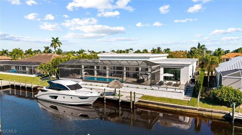 3 bedroom SingleFamilyResidence at 5324 Mayfair Ct, Cape Coral, Cape Coral — photo 4