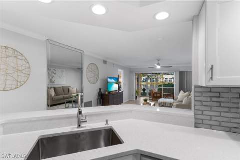 816 Gulf Pavilion Dr 102, Naples FL - photo 9 of 39
