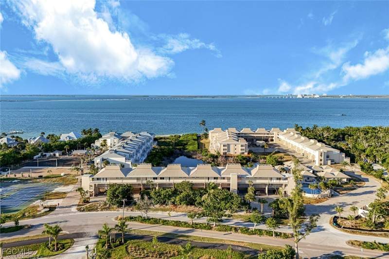 3 bedroom Condominium at 200 Periwinkle Way 214, Lighthouse Point Condo, Sanibel — photo 2