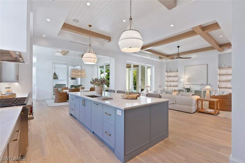 5 bedroom SingleFamilyResidence at 544 13th Ave S, Olde Naples, Naples — photo 5
