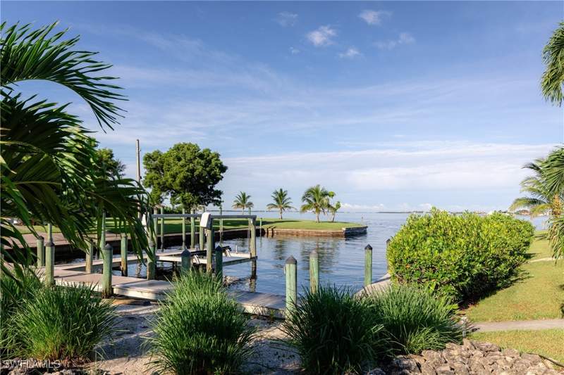 6 bedroom SingleFamilyResidence at 14040 Schultz Rd, Palmetto Point, Fort Myers — photo 3