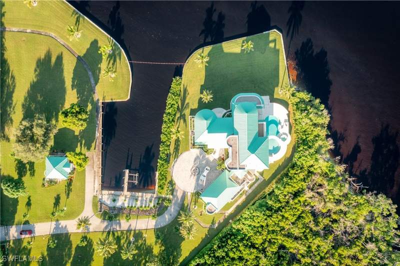 6 bedroom SingleFamilyResidence at 14040 Schultz Rd, Palmetto Point, Fort Myers — photo 4
