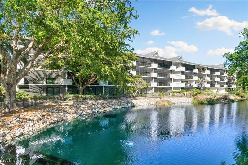 2 bedroom Condominium at 600 Neapolitan Way 257, Park Shore Resort, Naples — photo 3