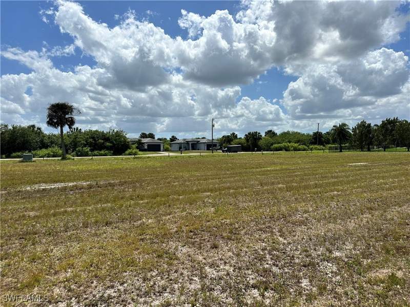 4 bedroom SingleFamilyResidence at 515 Shady Hollow Blvd W, Saddlebrook Lakes, Naples — photo 5