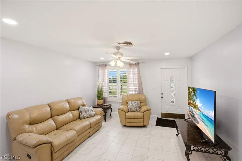 4 bedroom SingleFamilyResidence at 1736 Bonnie Ct, Fort Myers, Fort Myers — photo 3