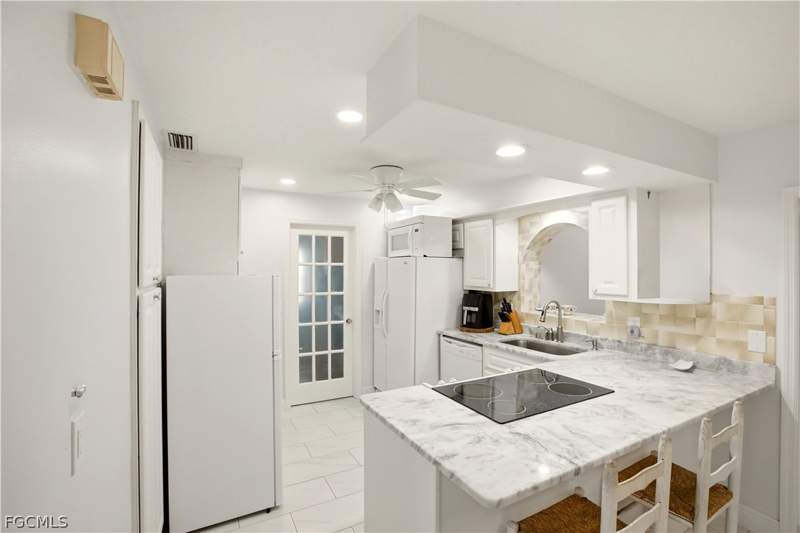 4 bedroom SingleFamilyResidence at 1736 Bonnie Ct, Fort Myers, Fort Myers — photo 4