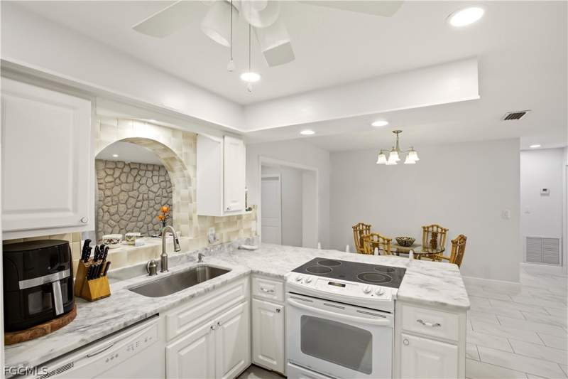 4 bedroom SingleFamilyResidence at 1736 Bonnie Ct, Fort Myers, Fort Myers — photo 5