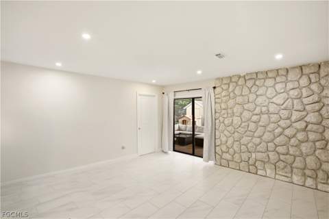 1736 Bonnie Ct, Fort Myers FL - photo 7 of 27