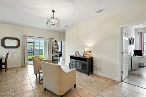 1823 NW 10th St, Cape Coral FL - photo 6 of 41