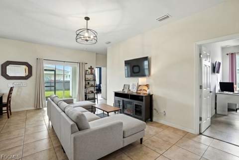 1823 NW 10th St, Cape Coral FL - photo 9 of 41