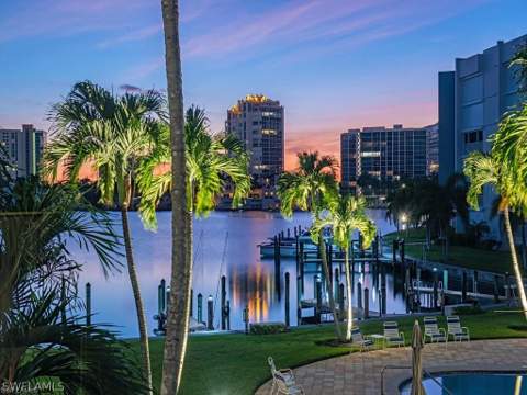 400 Park Shore Dr 102, Naples FL - photo 17 of 27