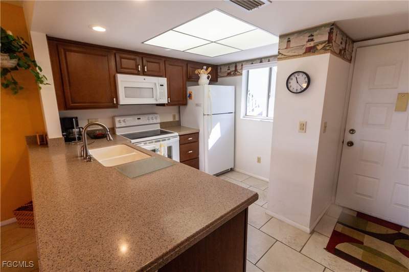 2 bedroom Condominium at 8200 Summerlin Village Cir 101, Summerlin Village Condo, Fort Myers — photo 4
