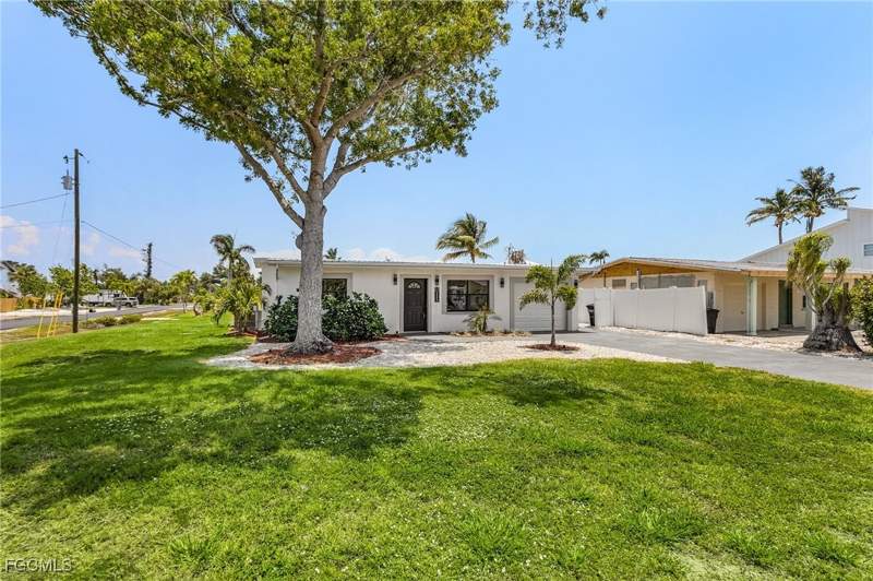 2 bedroom SingleFamilyResidence at 2390 Oleander St, Pine Island Shores Unit 2, St James City — photo 4