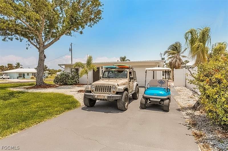 2 bedroom SingleFamilyResidence at 2390 Oleander St, Pine Island Shores Unit 2, St James City — photo 5