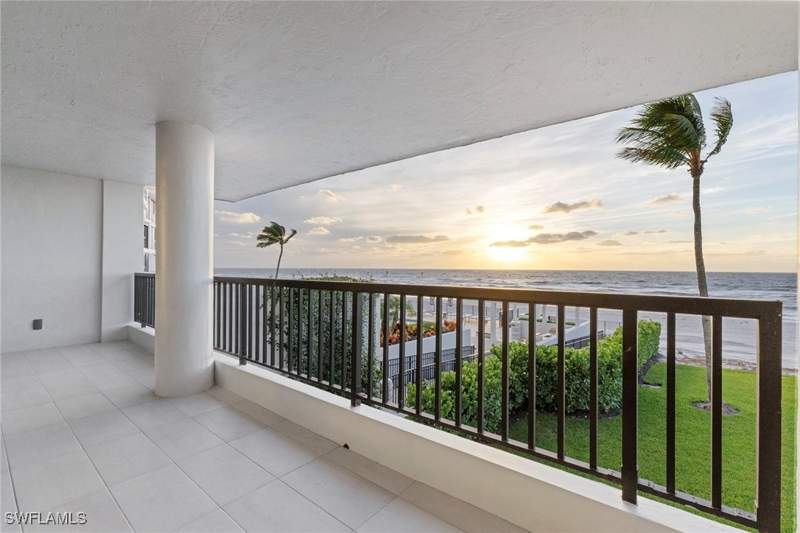 3 bedroom Condominium at 2388 Gulf Shore Blvd N 204, Admiralty Point, Naples — photo 3