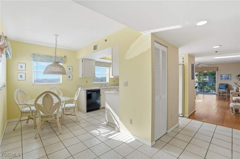 2 bedroom Condominium at 4591 Bay Beach Ln 294, Royal Pelican Townhouse, Fort Myers Beach — photo 4