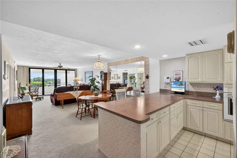 2 bedroom Condominium at 5260 S Landings Dr 502, Ariel, Fort Myers — photo 4