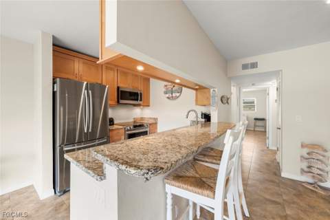 601 Periwinkle Way D5, Sanibel FL - photo 10 of 44