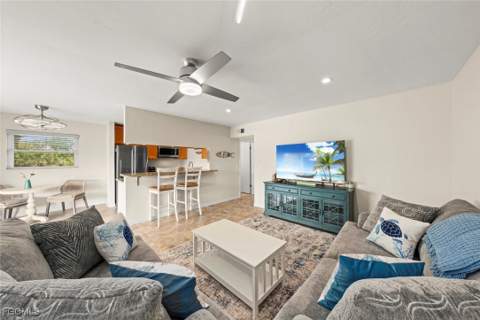 601 Periwinkle Way D5, Sanibel FL - photo 15 of 44