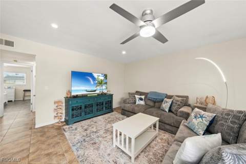 601 Periwinkle Way D5, Sanibel FL - photo 17 of 44