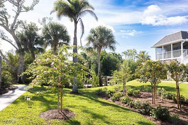 2 bedroom Condominium at 601 Periwinkle Way D5, Captains Walk, Sanibel — photo 3